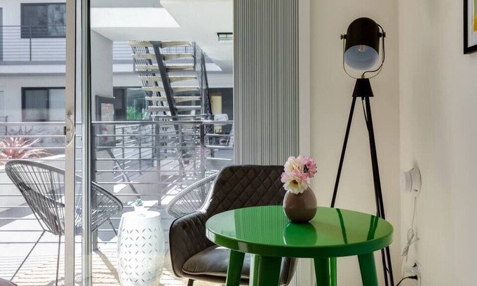 El Segundo Apartment | Lux King 1 BR/1BA near beaches & outdoor dining