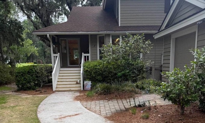 Okatie House | Lux King Bed, Free Daily Golf, Heated/Cooled Pools, Free Bikes, Parris Is, Gated
