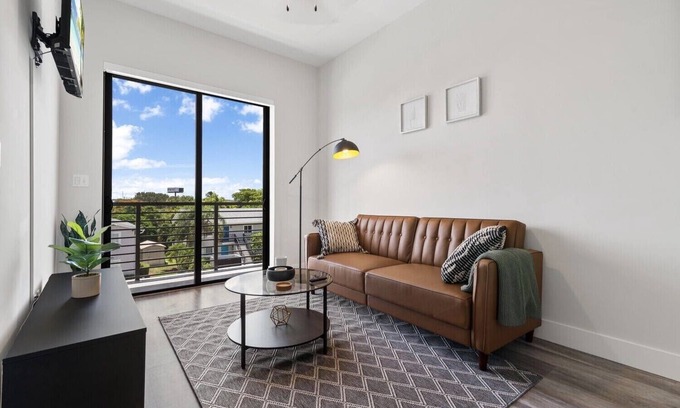 West Palm Beach Apartment | Lux King Suite|EV|Onsite Gym|Near PBI, Beach, Hospitals & shopping