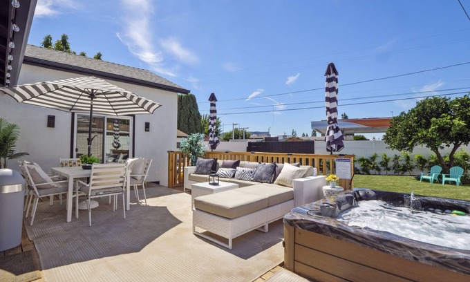 Panorama City House | LUX - LA Relaxing Oasis w/HotTub, Gym, & Workspace - Van Nuys