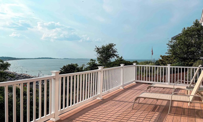 Hull House | LUX Ocean View, Dual Deck, Beach Front Retreat — 5 min from the beach!