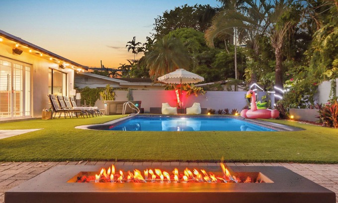 Ojus House | Lux Retro Miami Getaway Pool Hot Tub Games