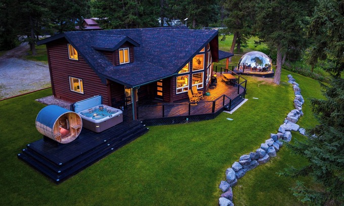 Olney Cabin | Lux Riverfront Cabin w/Hot Tub