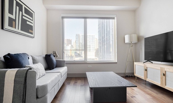Seaport District Apartment | Lux Seaport Studio w/Gym on Harbor by Blueground