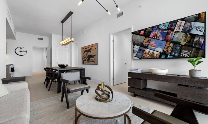 Downtown Miami Apartment | Lux Studio W City Views and Pool