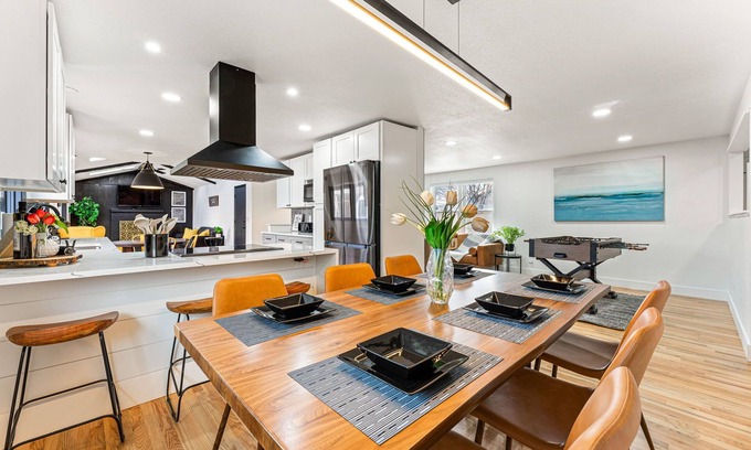 Littleton House | Lux & Stylish Family friendly, H Tub, Wi-Fi, EV CHARGE POINT