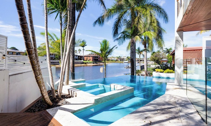 Mooloolaba Villa | Lux Tropical Haven Mooloolaba Moonda5