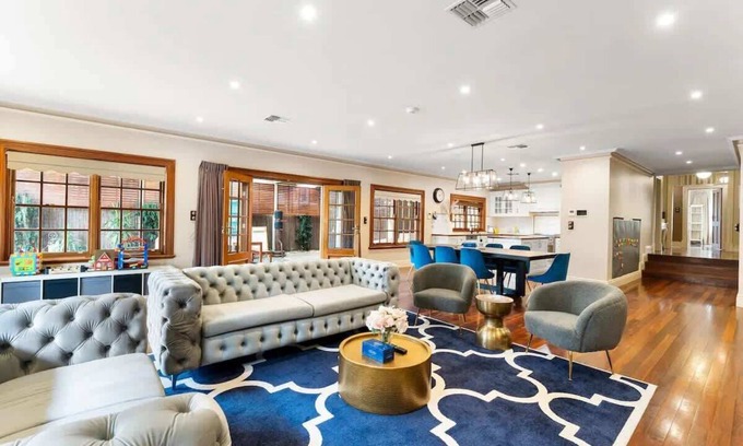 Felixstow House | LUX Urban 4-Bedroom, Sleeps 9, with Pool