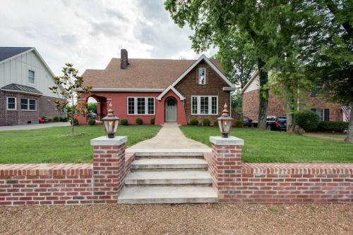 Nashville House | Lux West Nash Tudor 4mi to DT Sleeps 9