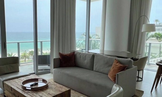 Seybold Apartment | Luxe 1 BR Ocean View by The beach, Amazing Pool