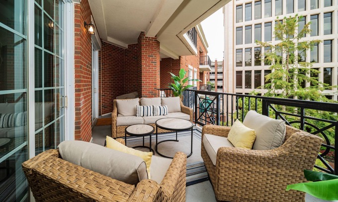Greenville Apartment | Luxe 2BR/2BA Condo 1 Block from Main St w/Balcony