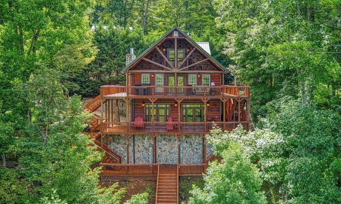Butler House | Luxe '3 Bears Cabin' on Watauga Lake w/Decks!