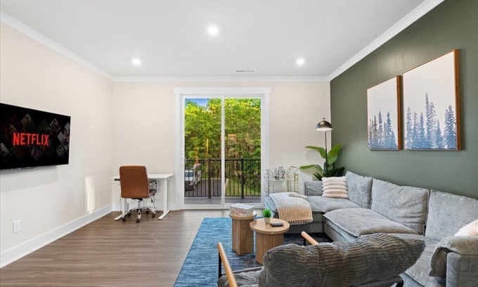 Charlotte House | Luxe 3BR King Townhouse w/Rooftop—in Uptown CLT!