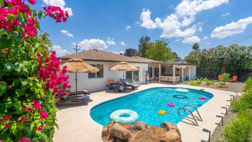 Village Grove House | Luxe Cabana-inspired Stay W Pool