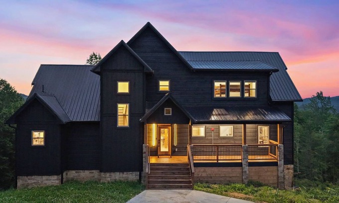 Gatlinburg - Pigeon Forge Cabin | Luxe Cabin in Great Location Sleeps 20 Indoor Pool + Hot Tub + Sauna + Views