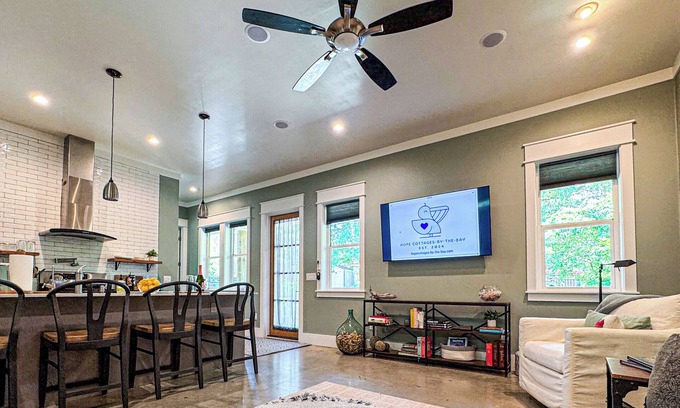 Fairhope House | Luxe Cottage|King Suite|Garden Oasis|Walk Downtown
