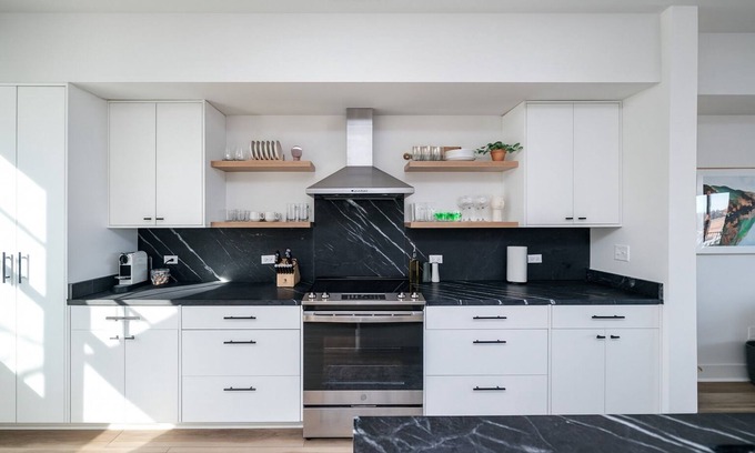 Lynchburg House | Luxe Downtown Townhouse w/Nespresso + Garage!