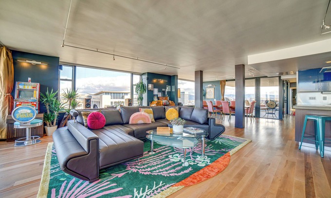 Downtown Reno Condo | Luxe Dtwn Reno Penthouse ~ 3 Mi to Casinos!