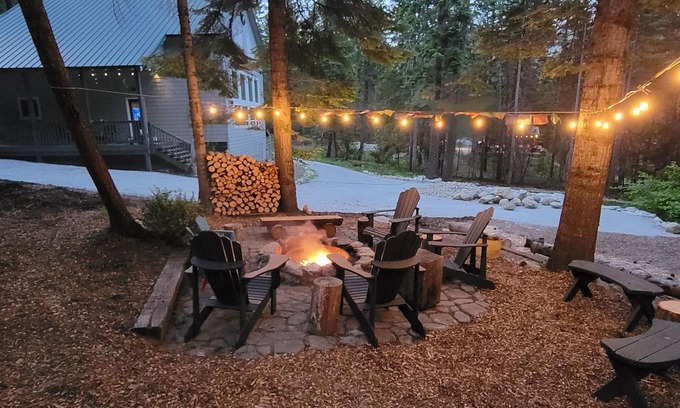 Ardenvoir House | Luxe family and pet friendly chalet in private, forested setting