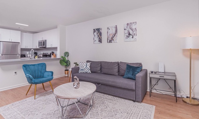 McLean Apartment | Luxe | Haven | Free-Parking