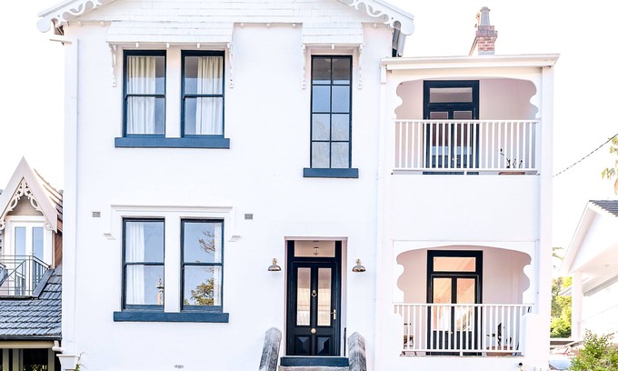 The Hill House | Luxe historic six-bedroom house in heart of Newcastle - Pay 3, Stay 4*