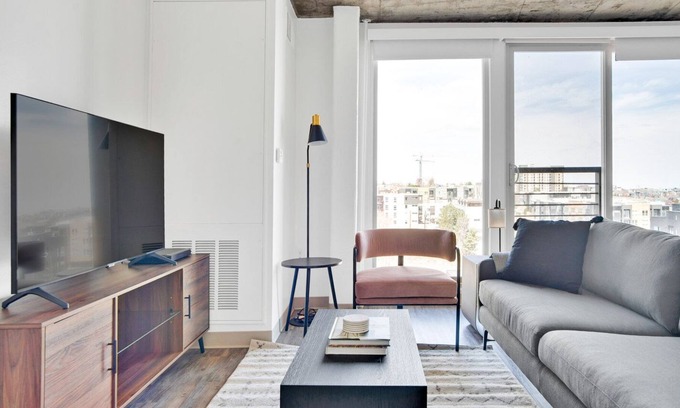 Jefferson Park Apartment | Luxe Jefferson Park 1BR w/ Gym & Pool, near Empower Field, by Blueground