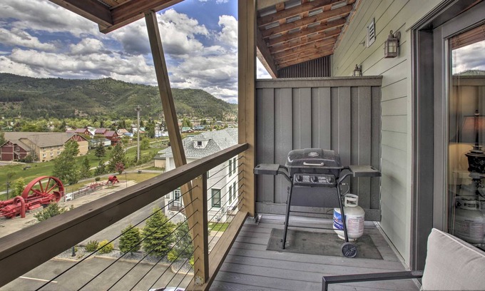 Kellogg Condo | Luxe Kellogg Couples Retreat: 1 Mile to Skiing!