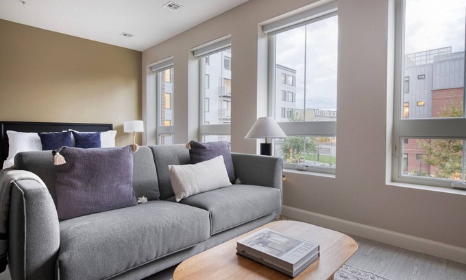 East Cambridge Apartment | Luxe Kendall Square Studio w/Gym, W/D & Rooftop, by Blueground