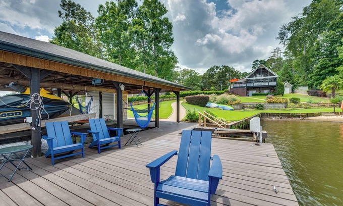 Eatonton House | Luxe Lake Sinclair Living: Private Dock and Beach!