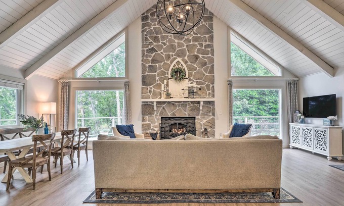 Flowery Branch House | Luxe Lakefront Home w/ Large Deck & Kayaks!