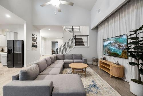 Austin House | Luxe Modern 4B House with Office 20 min to DT