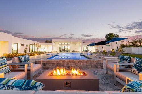 Sweetwater Street East House | LUXE - Modern Mansion - Private Resort