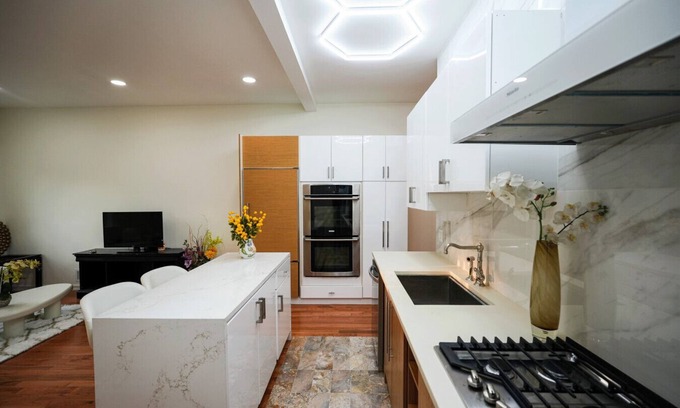West New York Condo | Luxe NYC View Mansion | 6BR 4BA + Balcony + Garage