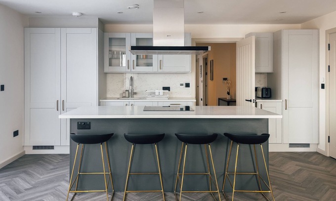 London Borough of Hounslow Apartment | Luxe Penthouse Retreat: With Free Parking!