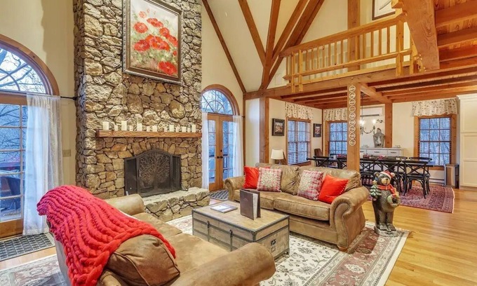 Chestnut Springs House | Luxe Private Getaway in the Heart of Wintergreen!