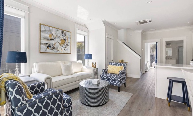 Downtown Wilmington Boat Rental | Luxe @ The Cove Riverwalk Villas