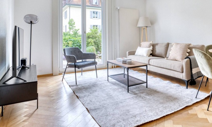 Wipkingen Apartment | Luxe Wipkingen 3.5 Room w/ Storage & W/D, 2 mins to Market, by Blueground