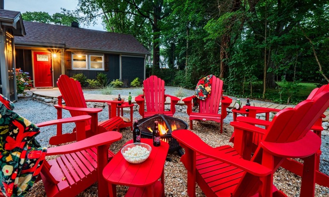 University Park House | Luxe Wolfpack Retreat: Walk to NC State, Shops, Dining+Firepit, Cornhole & More!