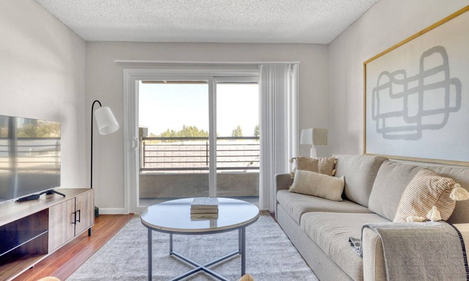 Woodland Hills Apartment | Luxe Woodland Hills 2BR w/Pool & Gym, near Warner Center, by Blueground