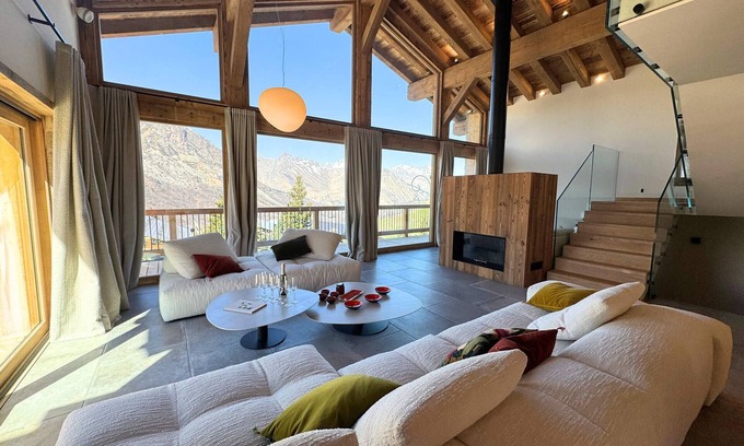 Les Belleville Ski Chalet | Luxury Chalet for 12 w/Sauna & Home Cinema