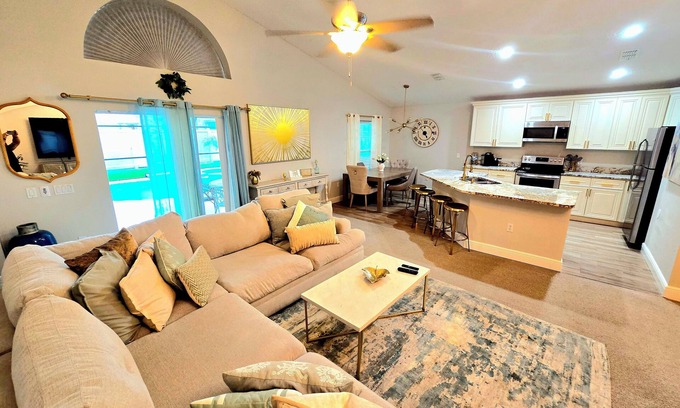 West Haven Villa | Luxurios 5-bed villa- fitness ,HotTub, Gameroom, WiFi next Disney - sleeps 10