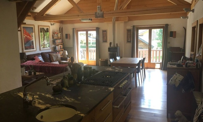 Les Praz-de-Chamonix Apartment | Luxurious 105 sq meter double height apt, walk to ski and golf