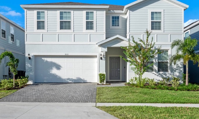 Davenport House | Luxurious 10 Bed Pool Home with Game Room-2031LC