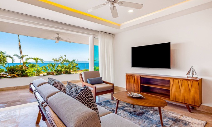 Mismaloya Condo | Luxurious 1st-floor condo with pool, oceanfront balcony & water view