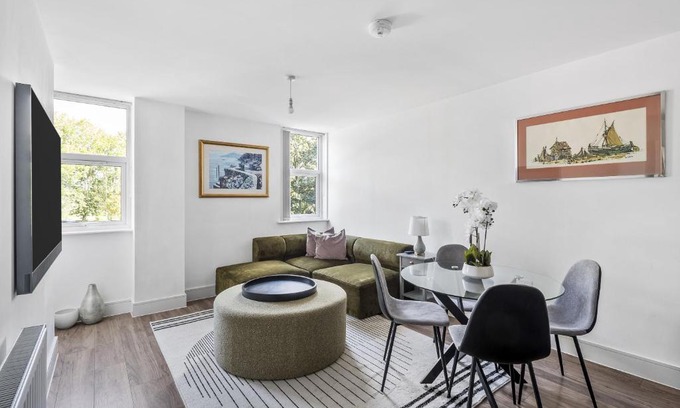 Chelmsford Apartment | Luxurious 2 Bedroom Apartment with Free Parking in Chelmsford City Centre