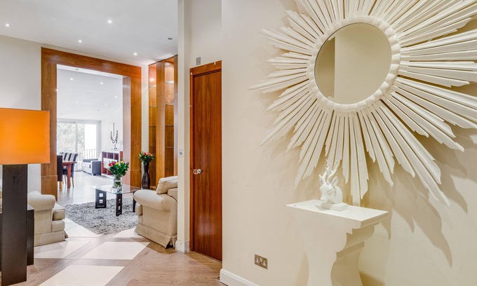 Abingdon Apartment | Luxurious 2 bedroom, large flat in Kensington