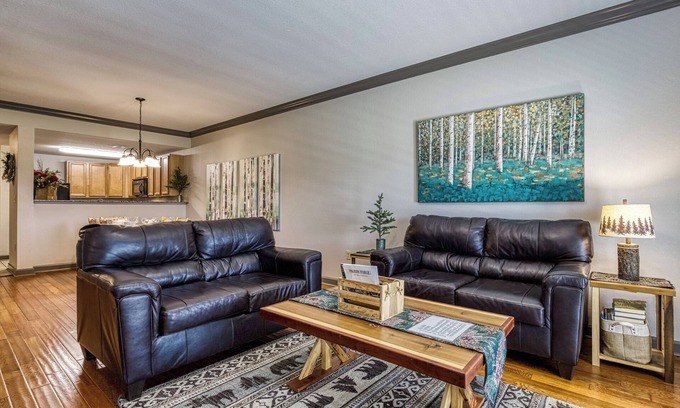 Pigeon Forge Condo | Luxurious 2Bed 2Bath Condo Mountain Views Virtual Check-In