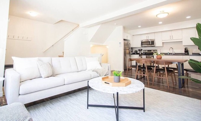 Fort Gary House | Luxurious 3BDRM townhouse with parking and Wi-Fi!
