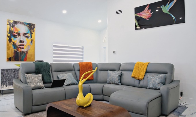 Margate House | Luxurious 3bedroom/2BA Home w/Heated Pool, A/C, Washer/Dryer, Wi-Fi, Hair Dryer