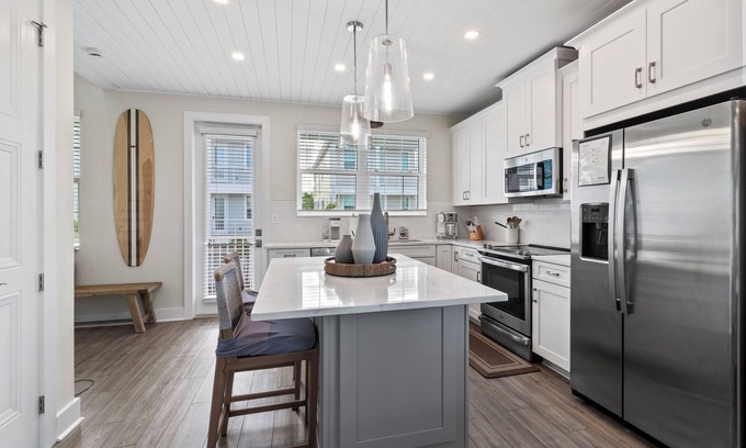 Cortez House | Luxurious 3BR Home Near IMG & AMI Beaches